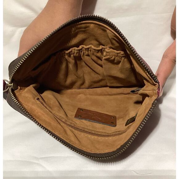 Patricia Nash laser cut  frame leather wristlet/clutch - Picture 5 of 5